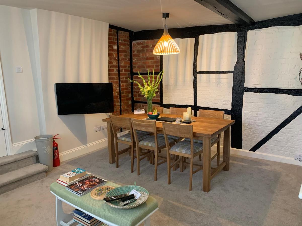 Hideaway Holiday Apartment ソールズベリー エクステリア 写真